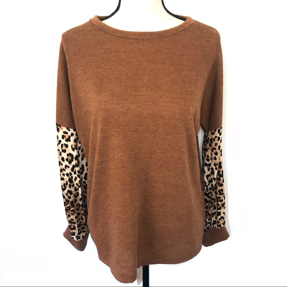 Pink Lily Leopard Sleeve Sweater Top Size Medium
